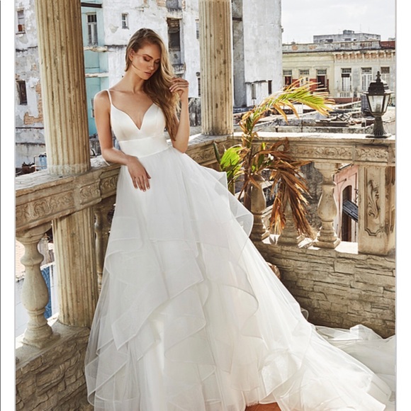 Calla Blanche Wedding Dress - Picture 5 of 7